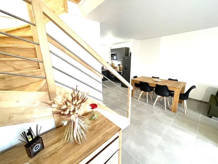 Villa 8 Personnes Bord De Mer Climatisee Сент-Марі-де-ла-Мер Екстер'єр фото