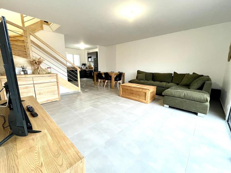 Villa 8 Personnes Bord De Mer Climatisee Сент-Марі-де-ла-Мер Екстер'єр фото
